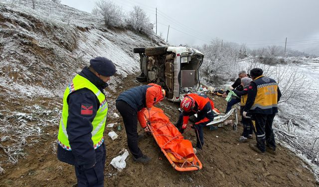 Artvin'de ambulans uçuruma yuvarlandı: 1 ölü, 4 yaralı