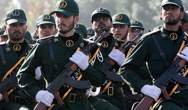 İran: Düşman üsleri füzelerle hedef alındı!