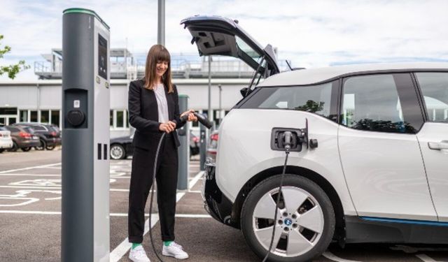 Türkiyede elektrikli otomobil sayısı 424 bin oldu!