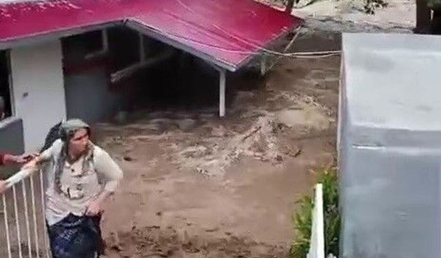 Hatay'da evleri sel suyu bastı!