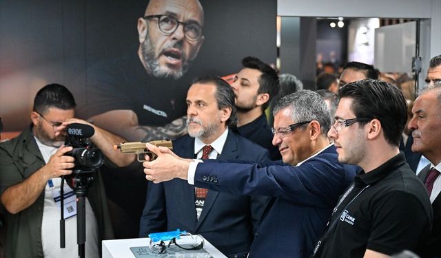 Özgür Özel, SAHA 2026'yı ziyaret etti