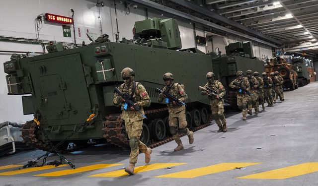 TCG Anadolu'nun amfibi ve hava kabiliyetleri sergilendi!