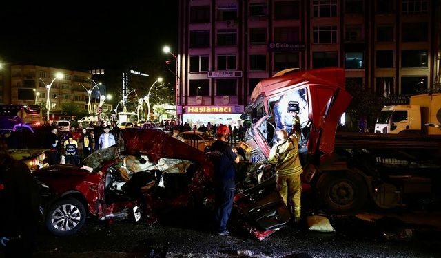 Katliam gibi kazada 5 kişi öldü, 6 kişi yaralandı!