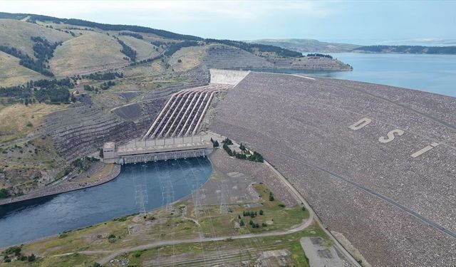 Elektrik üretimi tüm zamanların en yüksek seviyesine ulaştı!
