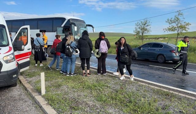 Tur otobüsü kaza yaptı: Çok sayıda yaralı var!