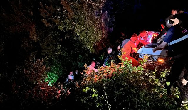 Otomobil 150 metre yüksekten uçuruma yuvarlandı