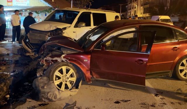 Alkollü sürücü 4 araca birden çarptı!