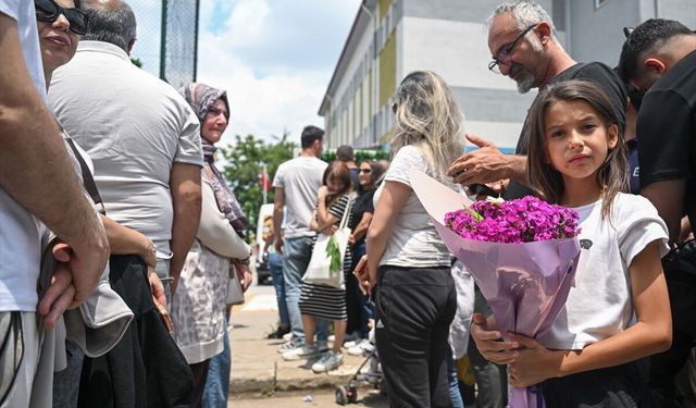 1 milyon 22 bin 658 öğrenci LGS'de ter döktü!