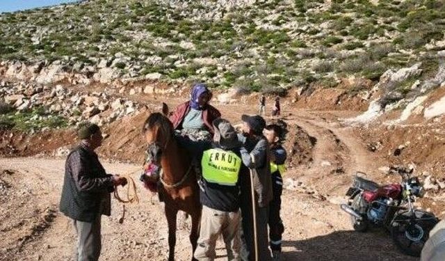 Kalp krizi geçiren kadın, katır sırtında götürüldü!
