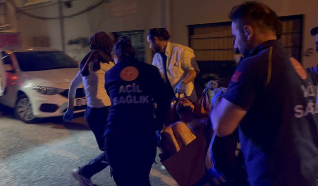 Hem kendini, hem annesini bıçakladı!