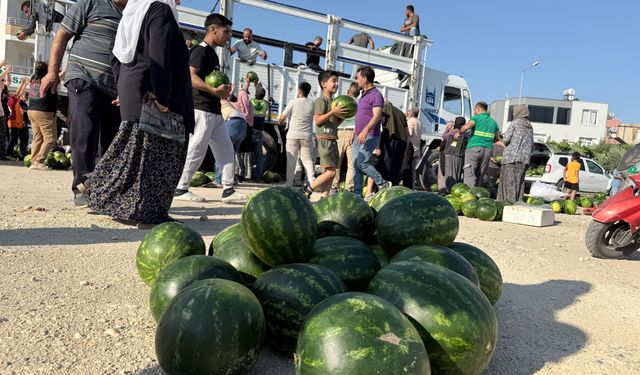 30 ton karpuzu bedava dağıttı!
