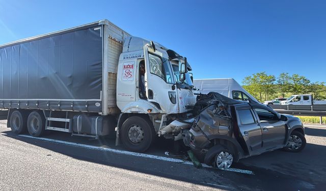 TEM Otoyolu’nda kamyon cipi önüne katıp sürükledi