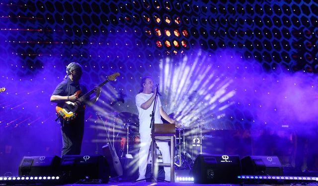 Çelik'ten İskenderun'da müzik dolu final