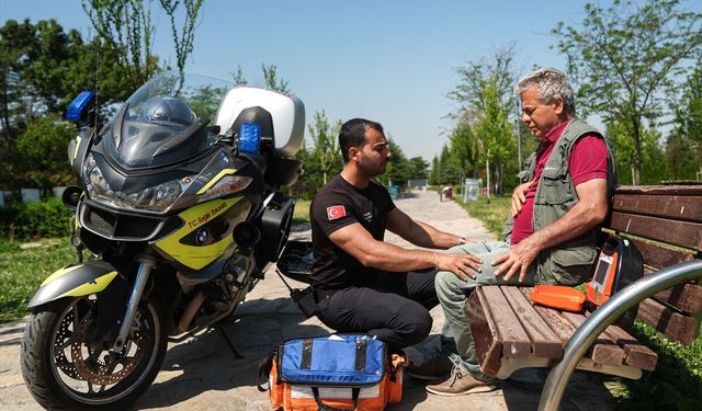 Dar sokakların kahramanları: Motosiklet ambulans ekipleri