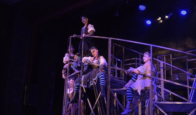 İDT, 'Lysistrata' oyunuyla Kosova'da sahne aldı!