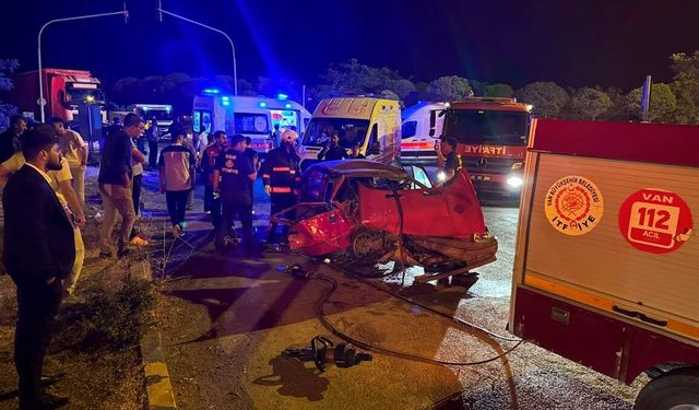 Van'da korkunç kaza