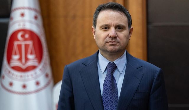 Bakan Gürlek'ten yangın açıklaması