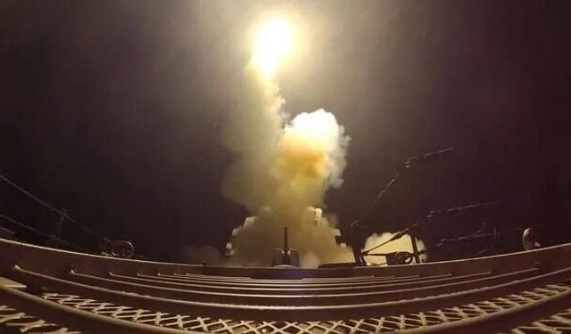İran, ABD'nin 6 köprüyü vurduğunu açıkladı
