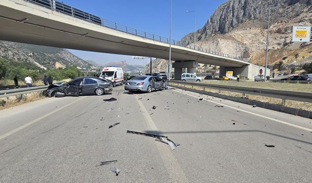 Kavşak'taki feci kaza kamerada