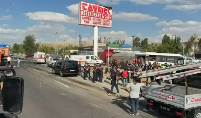 Ankara’da midibüs ile kamyon çarpıştı: 2 ölü