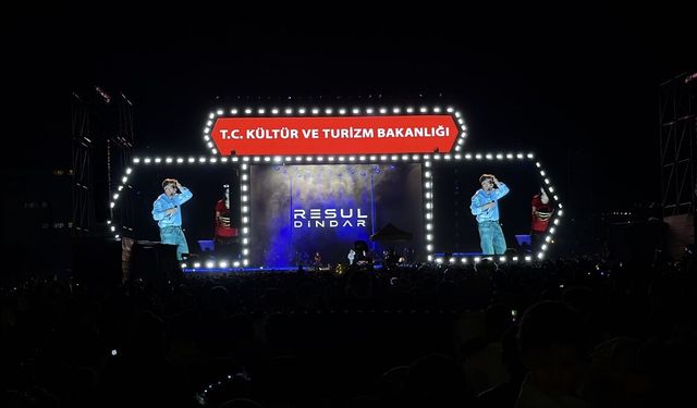 Erzurum Kültür Yolu Festivali'nde şarkıcı Resul Dindar sahne aldı