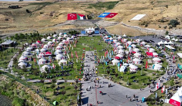 Ahlat'ta 1071 coşkusu: Türkiye'nin dört bir yanından vatandaşlar buluştu