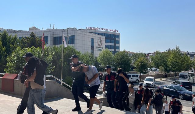 Kadın kıyafeti giydirip şantaj yaptılar: 6 gözaltı