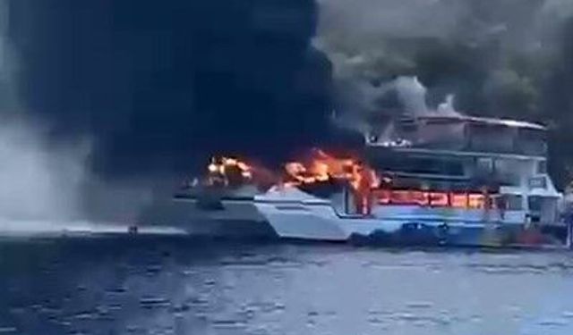 Gezi teknesi alev aldı: 115 kişi denize atladı