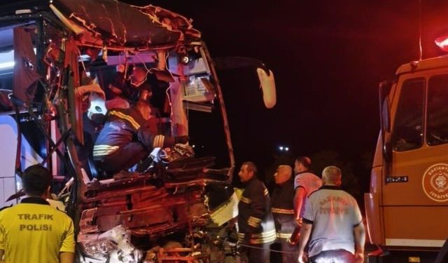 Gaziantep'te feci kaza: 2 ölü, 22 yaralı