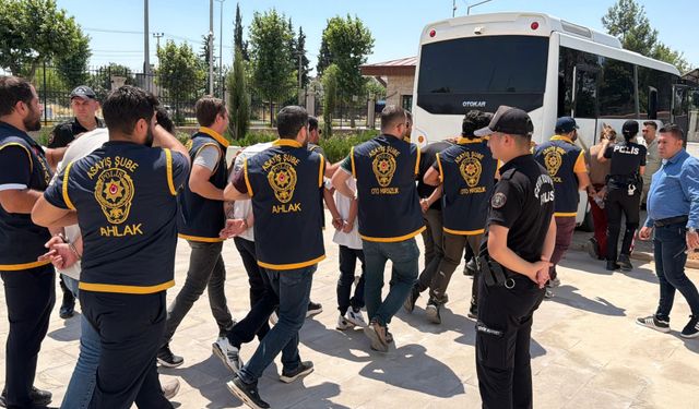 Operasyonla yakalanan sahte bankacılar tutuklandı