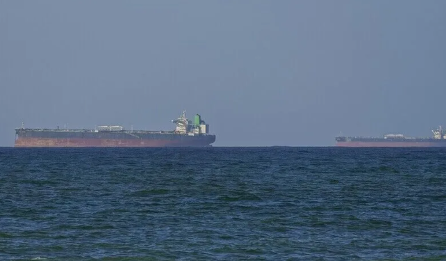 BAE'ye ait iki ADNOC tankeri Hürmüz Boğazı'nda hedef alındı