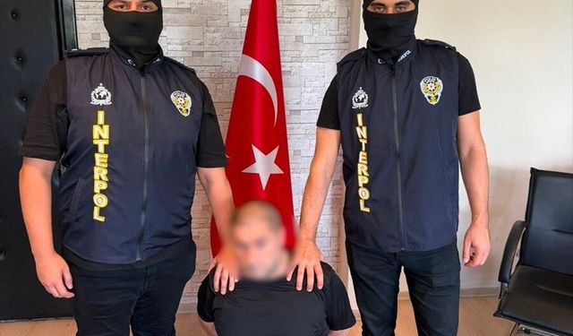 Gürcistan'da yakalandılar: İki suç örgütü elebaşı Türkiye'ye getirildi