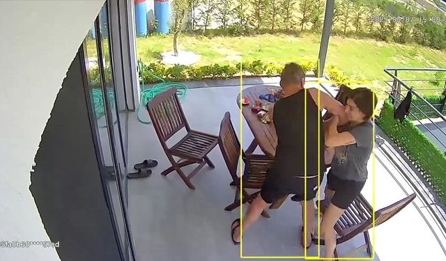 CHP'li Berhan Şimşek'in kadına şiddet anı kamerada!