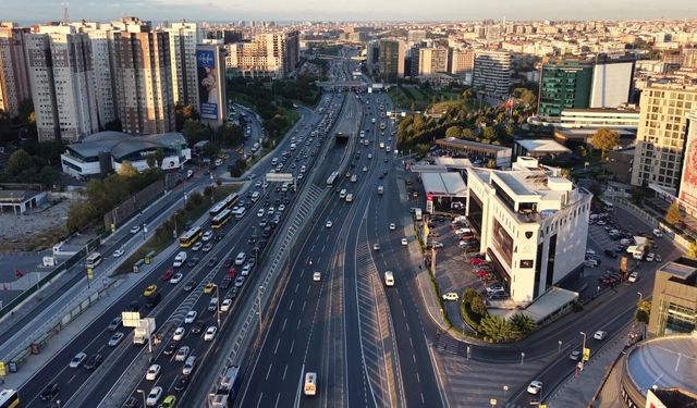 Okullar açıldı, İstanbul’da trafik yoğunluğu yüzde 51’e ulaştı