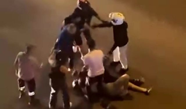 Cadde ortasında döverek hastanelik ettiler!