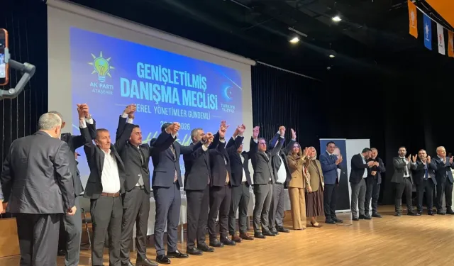 Ataşehir'de CHP'li 6 belediye meclis üyesi AK Parti'ye katıldı