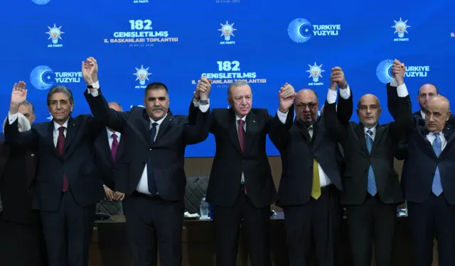 Dokuz belediye başkanı AK Parti'ye katıldı
