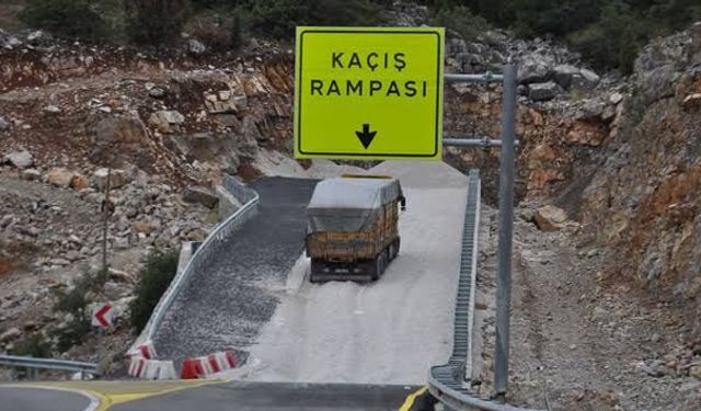 Otoyoldaki "kaçış rampaları" hayat kurtarıyor!