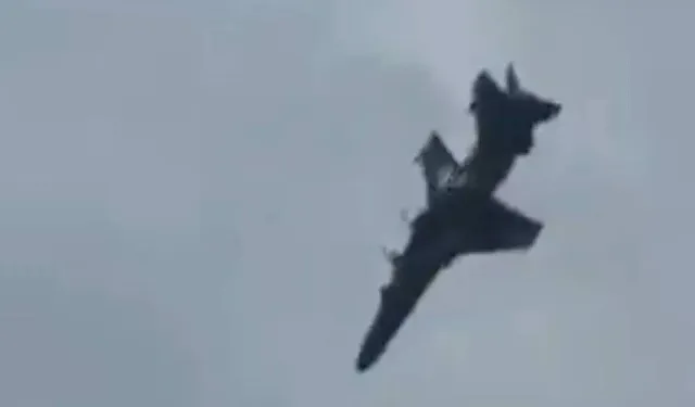 İngiltere'de RAF'a ait eğitim uçağı düştü