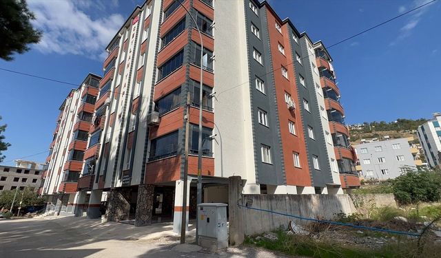 Eşini tabancayla öldüren kişi aynı silahla intihar etti!