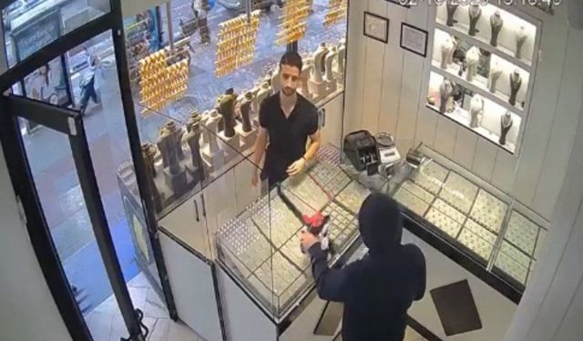 Kuyumcuyu soyacaktı, tuzağa düştü!