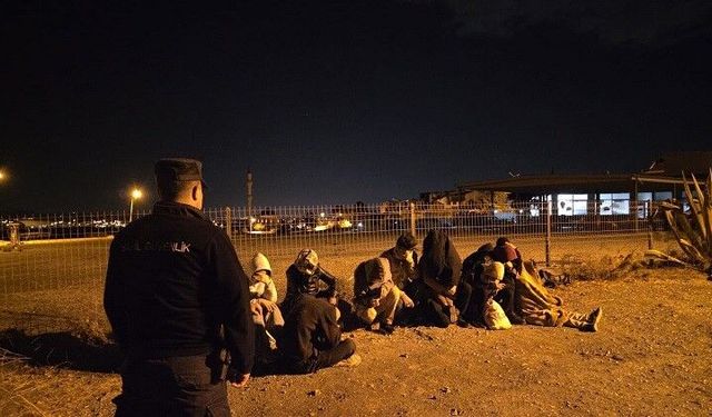 8'i çocuk 15 düzensiz göçmen yakalandı!
