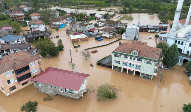 Sel suları Karasu'yu yuttu!