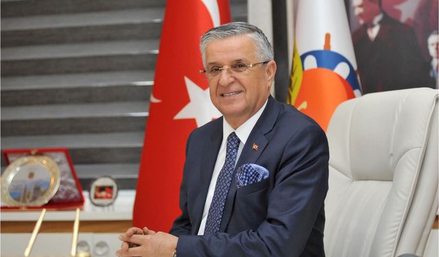 Kemer Belediye Başkanı ve 8 meclis üyesi CHP'den istifa etti