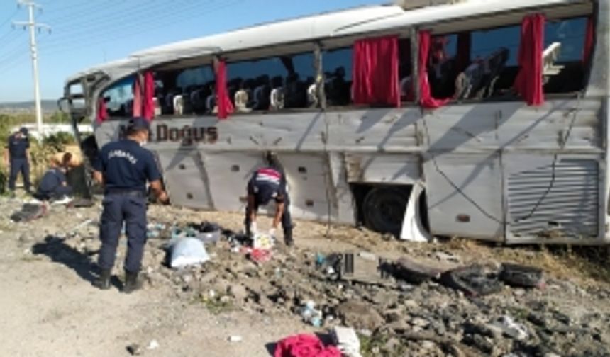 Kontrolden çıkan otobüste can pazarı