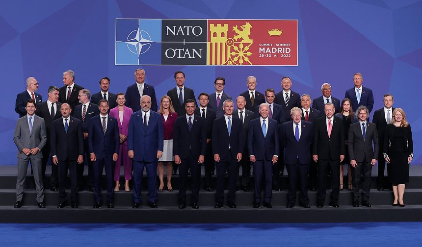 NATO aile fotoğrafı