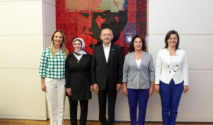 CHP'ye son bir yılda 90 bin kadın üye oldu