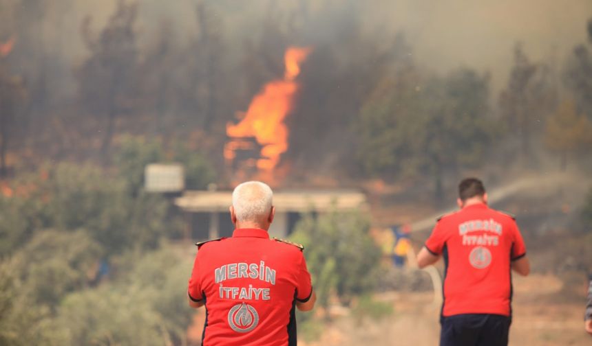 Mersin’deki yangına 11 uçak, 29 helikopterle müdahale ediliyor!