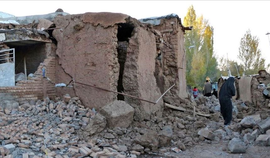 İran’daki depremde yaralı sayısı 500’ü aştı