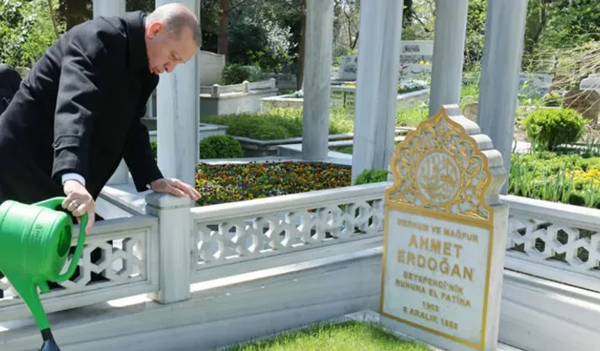 Erdoğan anne ve babasının mezarını ziyaret etti